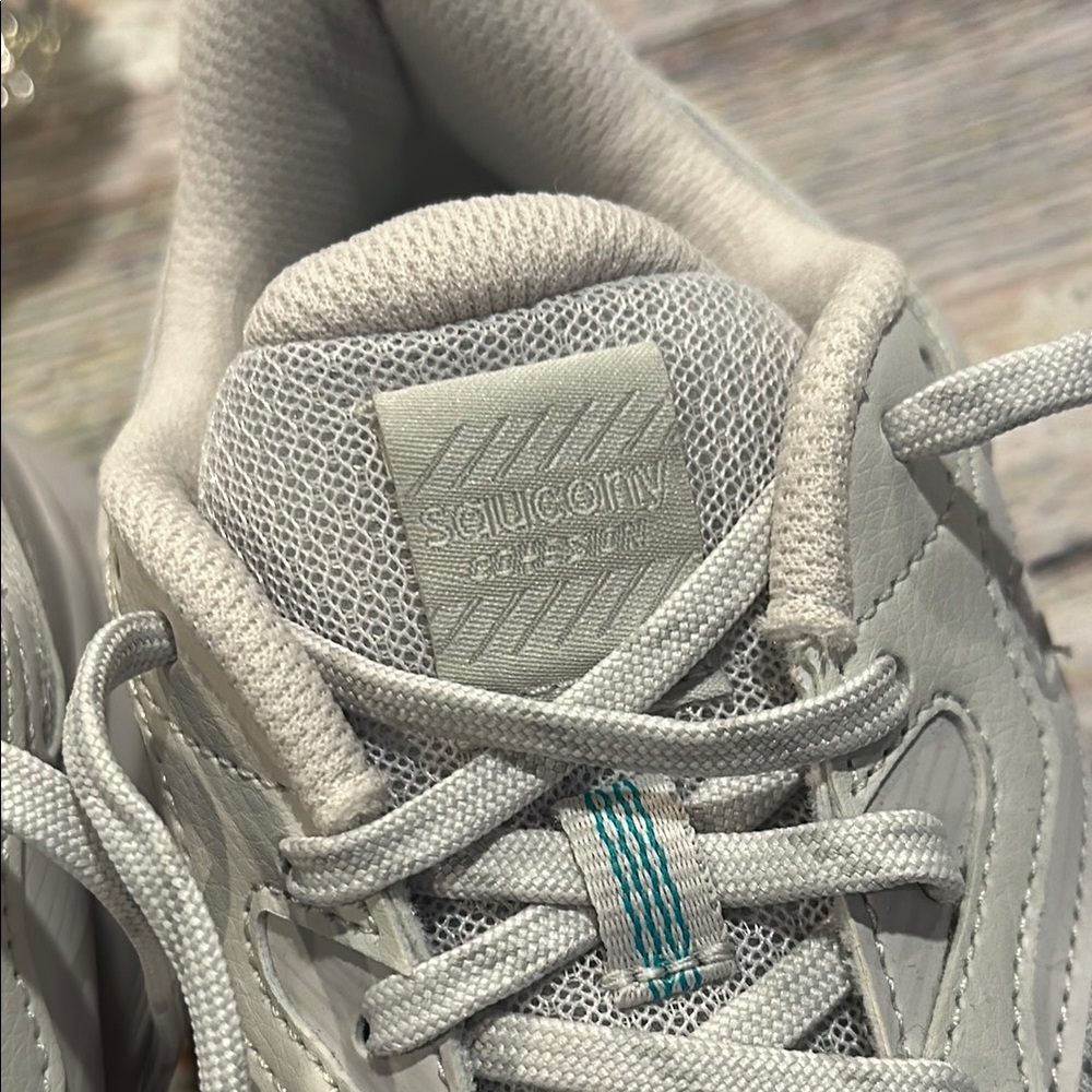 Saucony Sz 9.5 Gray Sneakers with Breathable Mesh and Cushioned Sole • NEW! - Picture 6 of 13